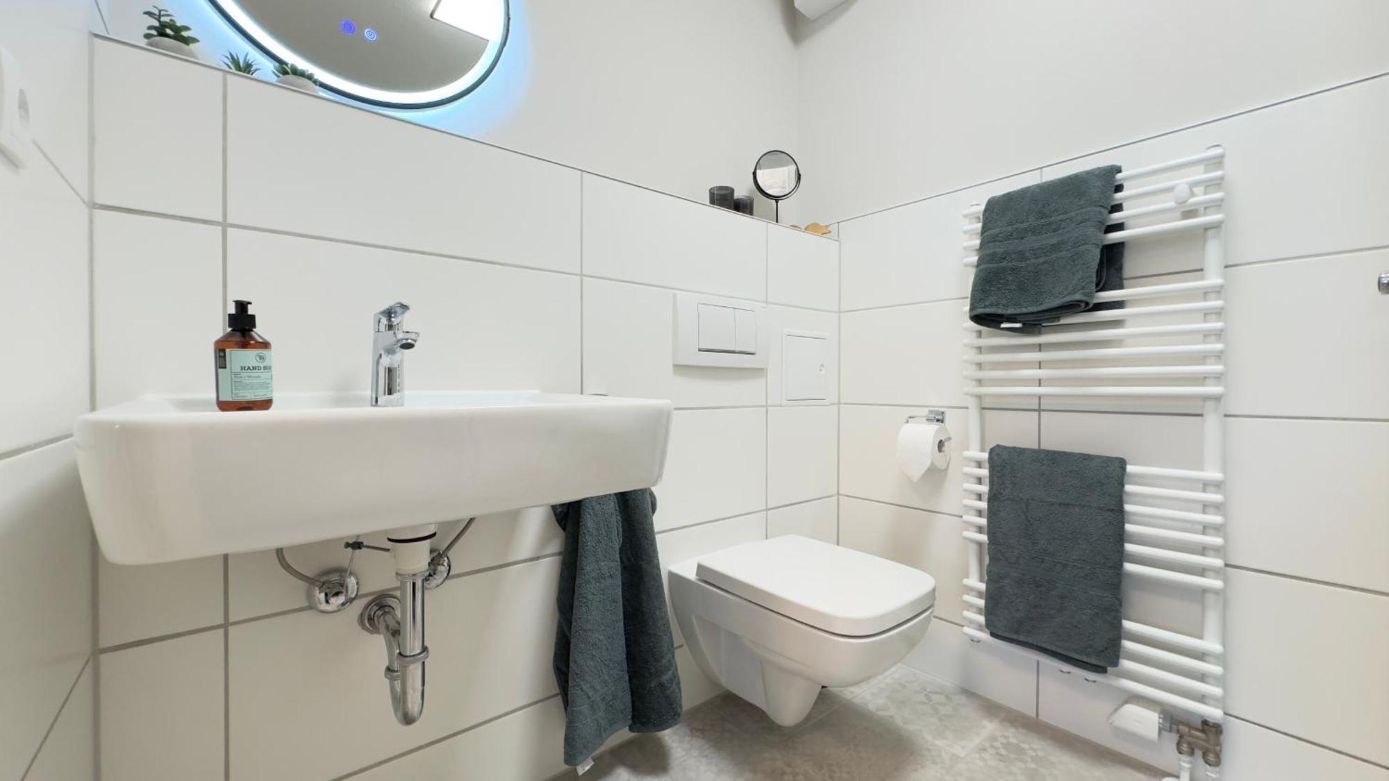 Fewo Am Park - 4P, Boxspringbett, Balkon, Smarttv, Gesundbrunnen, Familienfreundlich ハレ エクステリア 写真